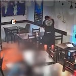 ¡Terror en Chepén! Cámaras captan a sicarios acribillando a extranjero dentro de restaurante frente a otros clientes