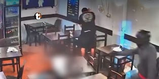 Asesinan a hombre dentro de un restaurante en La Libertad