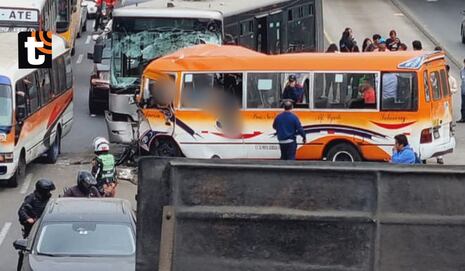 ¡Terrible accidente en Alfonso Ugarte! Anconero impacta contra bus del Metropolitano, deja tres muertos y...