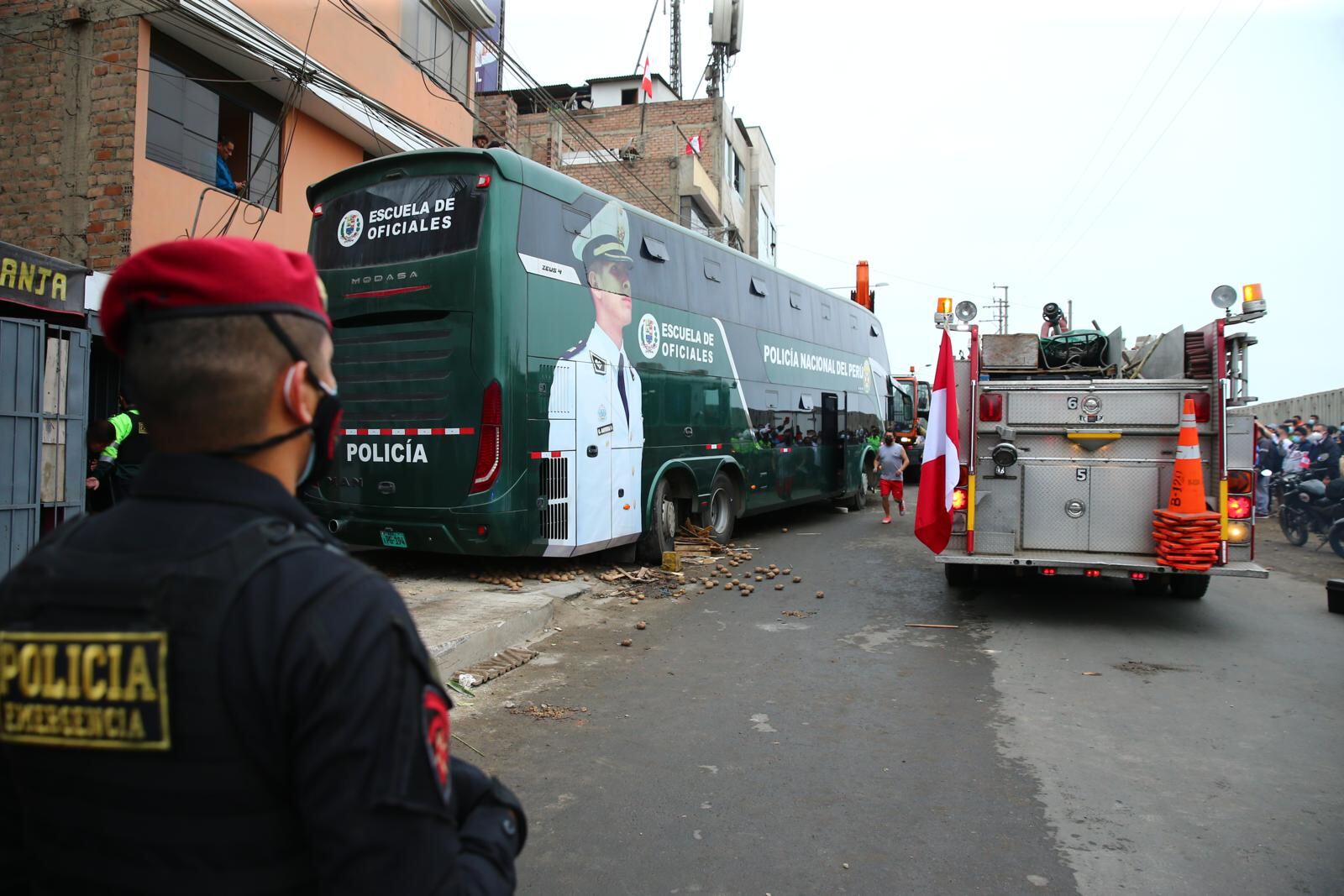 Accidente ocurrió en una avenida paralela a la Panamericana Sur, antes de llegar al puente Alipio Ponce. | Foto: Hugo Curotto