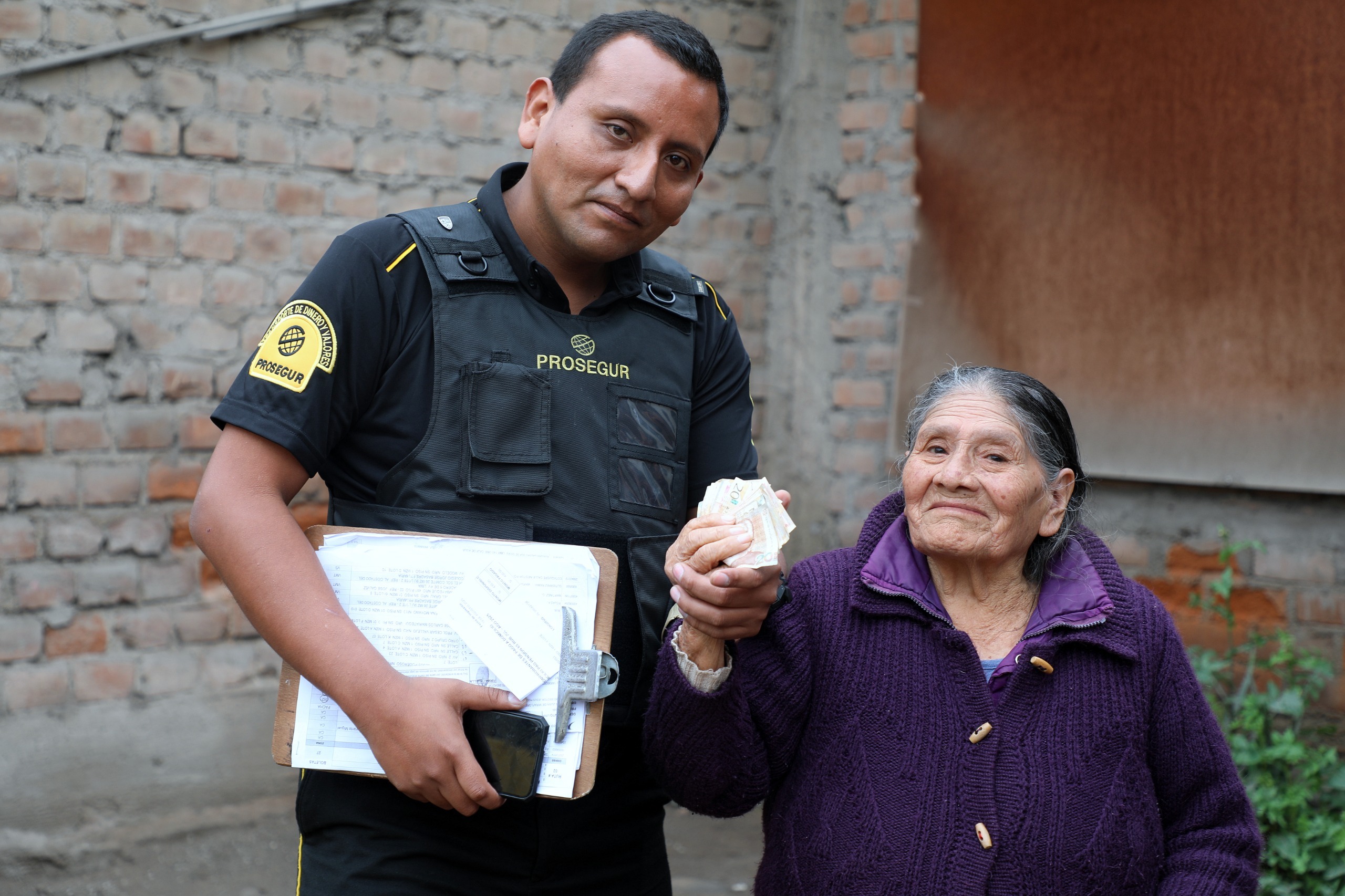 Adultos mayores del programa 'Pensión 65', recibieron 350 soles a domicilio