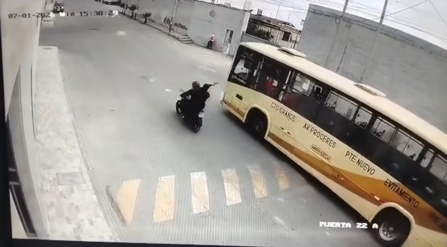Bus de transporte público fue baleado por sicarios. (Foto: Difusión)