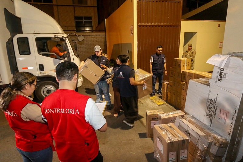 Todo el material electoral ya se encuentra en el 100% de los locales de votación. (Foto: Contraloría.)