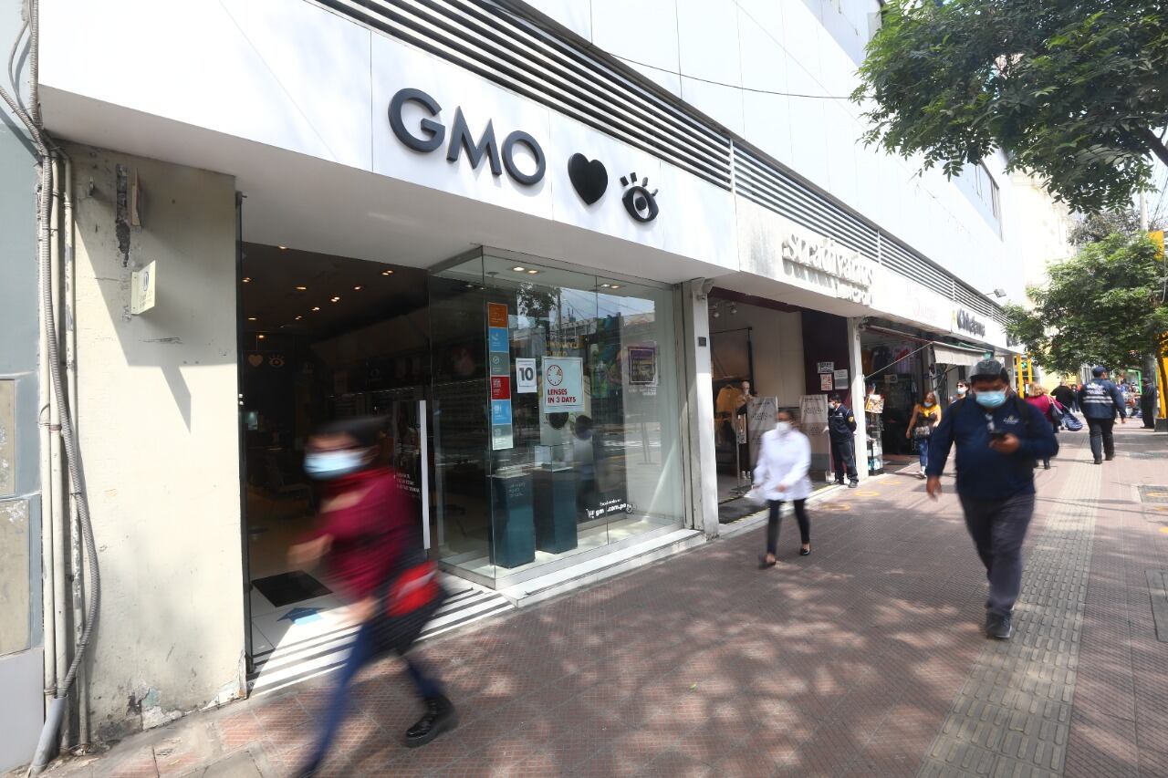 El mismo día, pero de madrugada, sujetos también ingresaron a robar a una óptica. | Foto: Gonzalo Córdova