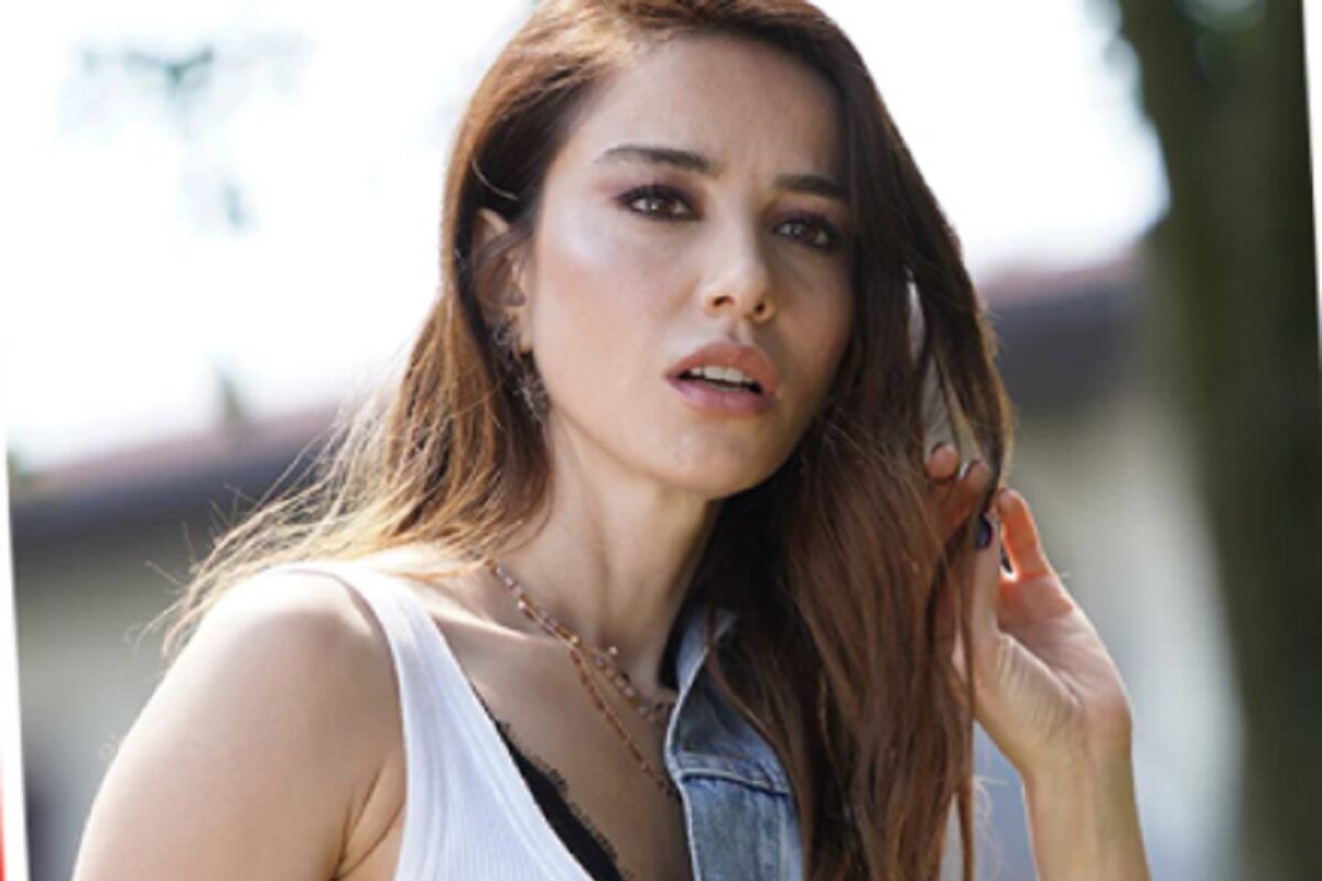 Özge Gürel como Ezgi Inal en "El hombre equivocado" (Foto: Gold Film)