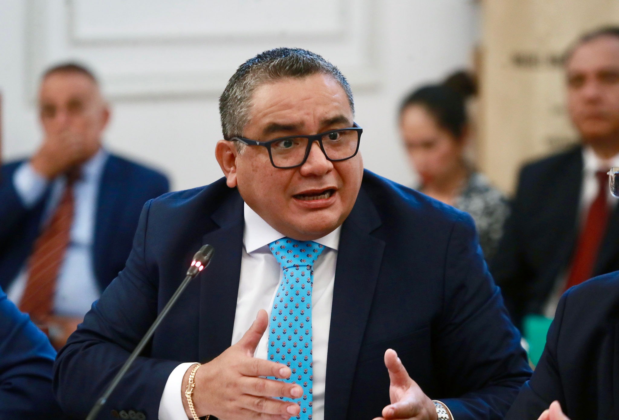 ministro del Interior, Juan Santiváñez, enfrentado con la fiscal de la Nación, Delia Espinoza (Foto: Mininter)