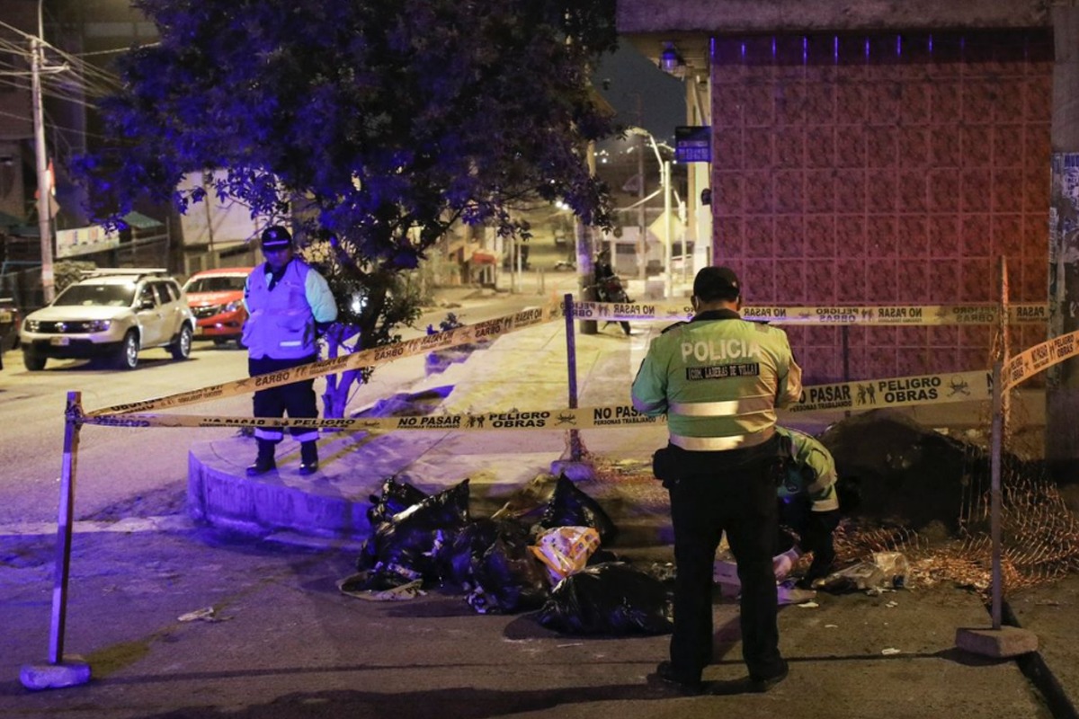 El feto, que tendría 7 meses, fue hallado por el personal de limpieza. Foto: Joel Alonzo/ @photo.gec