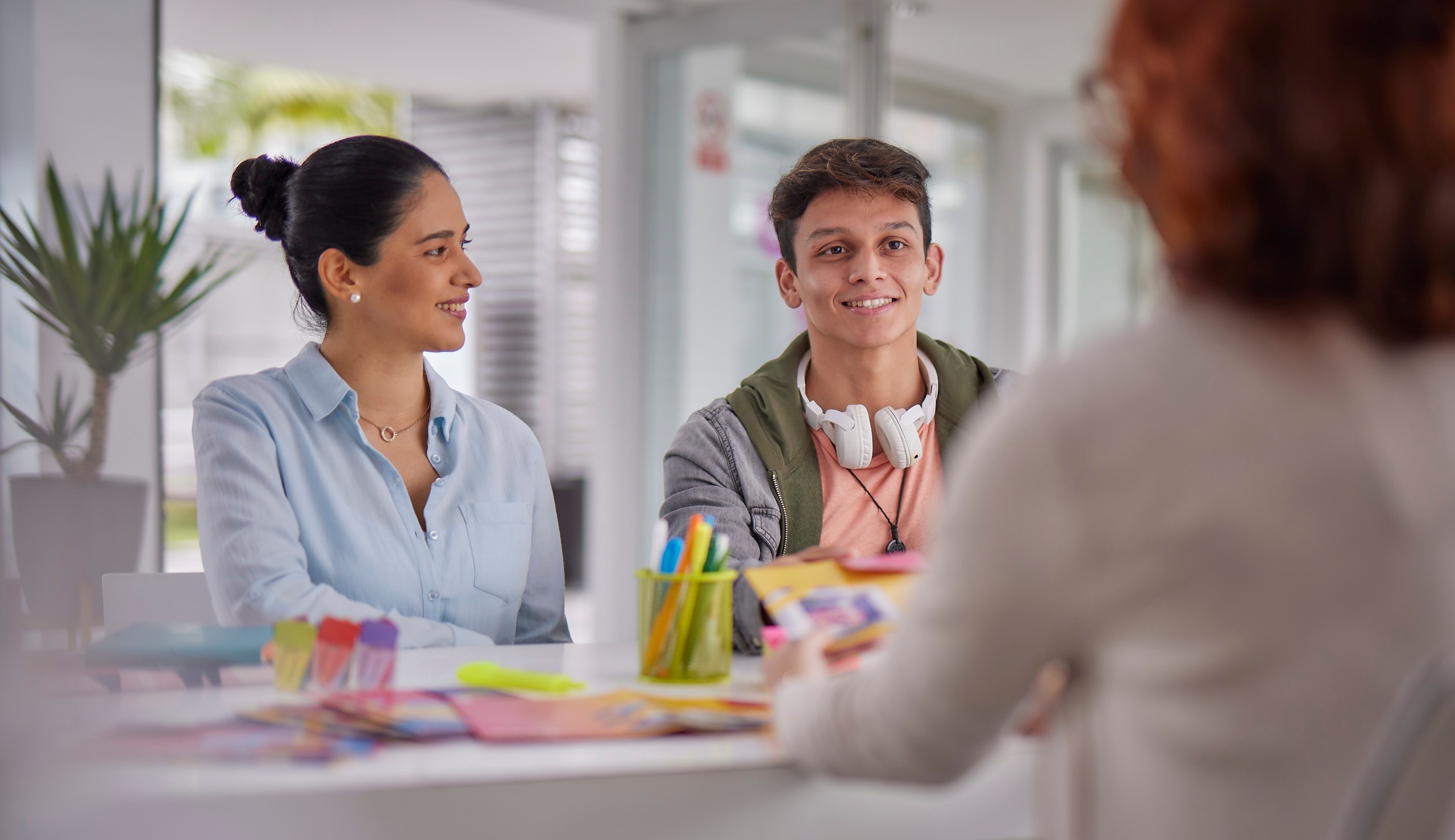 Según datos de la UNESCO, las industrias creativas ya generan más de 30 millones de empleos en todo el mundo para jóvenes entre 15 y 29 años, una tendencia que promete crecer en los próximos años.