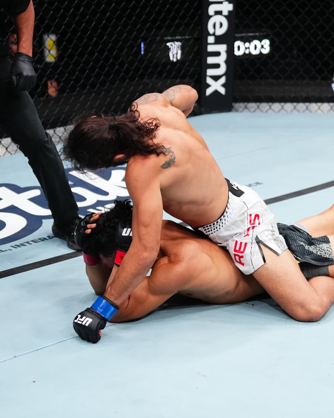 Celebra Colombia. Javier Reyes debutó con triunfo en UFC (UFC)