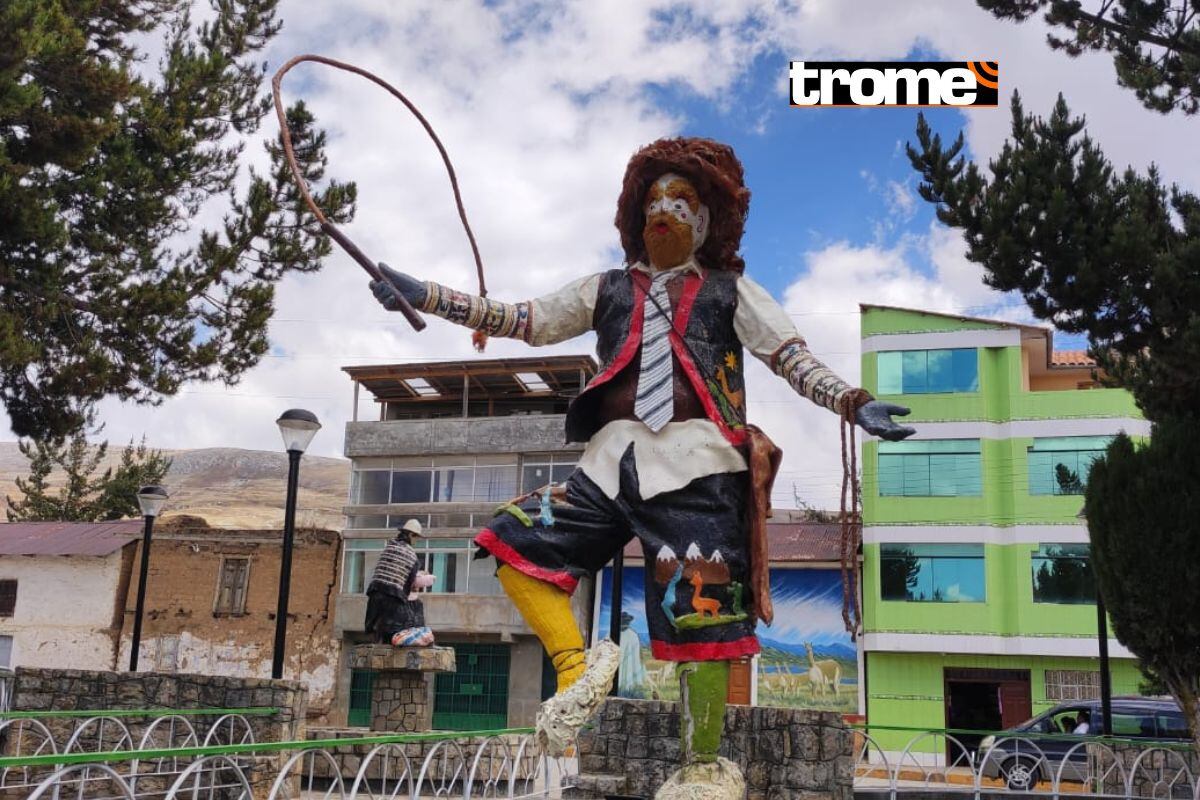 En la plaza central hay coloridas esculturas representando a los personajes de la zona. Foto: Katty Gines.