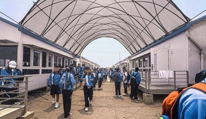 Sombras tejidas: Innovación que protege a más de 500 estudiantes en Villa María del Triunfo