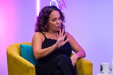 Erika Villalobos confiesa que productor intentó sobrepasarse con ella: “Tenía como 70 años y me quiso besar”