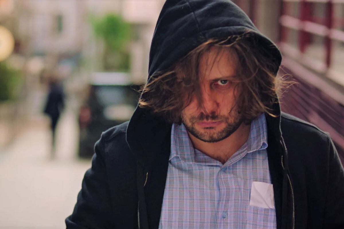 Anil está obsesionado con Gülben y su familia (Foto: OG Medya)