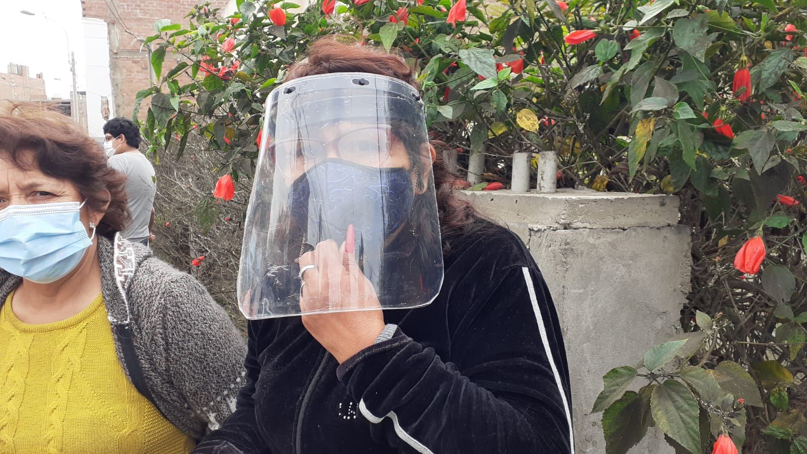 Delincuentes armados asaltaron e hirieron de dos balazos al joven estudiante, Ángel David Flores Sherader (21), a quien le robaron su celular y cinco soles. (foto: Mónica Rochabrum)