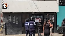 ¡Ráfaga de terror en SJM! Sicario dispara más de 20 veces contra restobar lleno de clientes y siembra el pánico