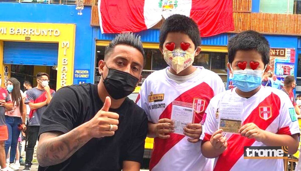 Christian Cueva motivo vacunción de niños y regaló camisetas (Foto: @augustobarrunto)