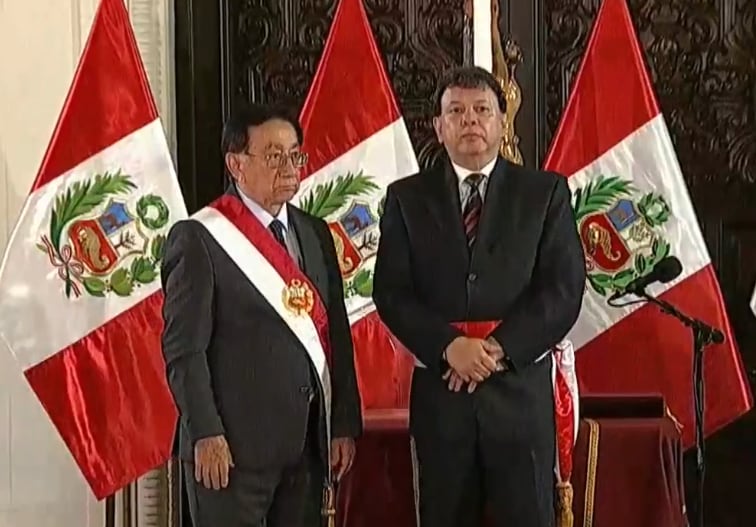 El presidente de la República, José María Balcázar, tomó juramento a Juan Carlos Velasco Guerrero como nuevo ministro de Salud.