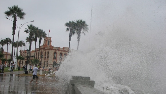 TROME | Oleaje anómalo afectará litoral norte y centro hasta el martes. Video: Canal N