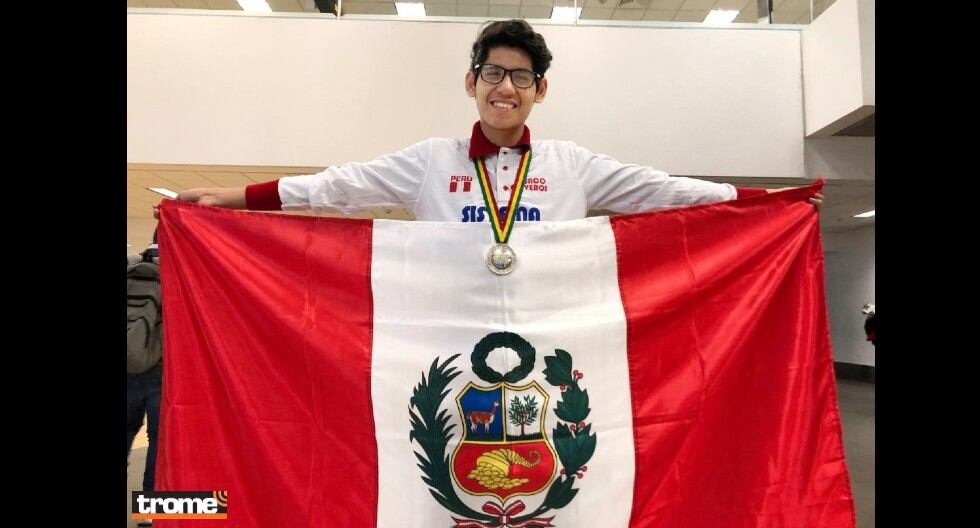 Héctor Rodríguez logró medallas para el Perú en olimpiadas de ciencias y ahora ha ingresado en primer puesto de la PUCP. Quiere ser físico. (Saco Oliveros)