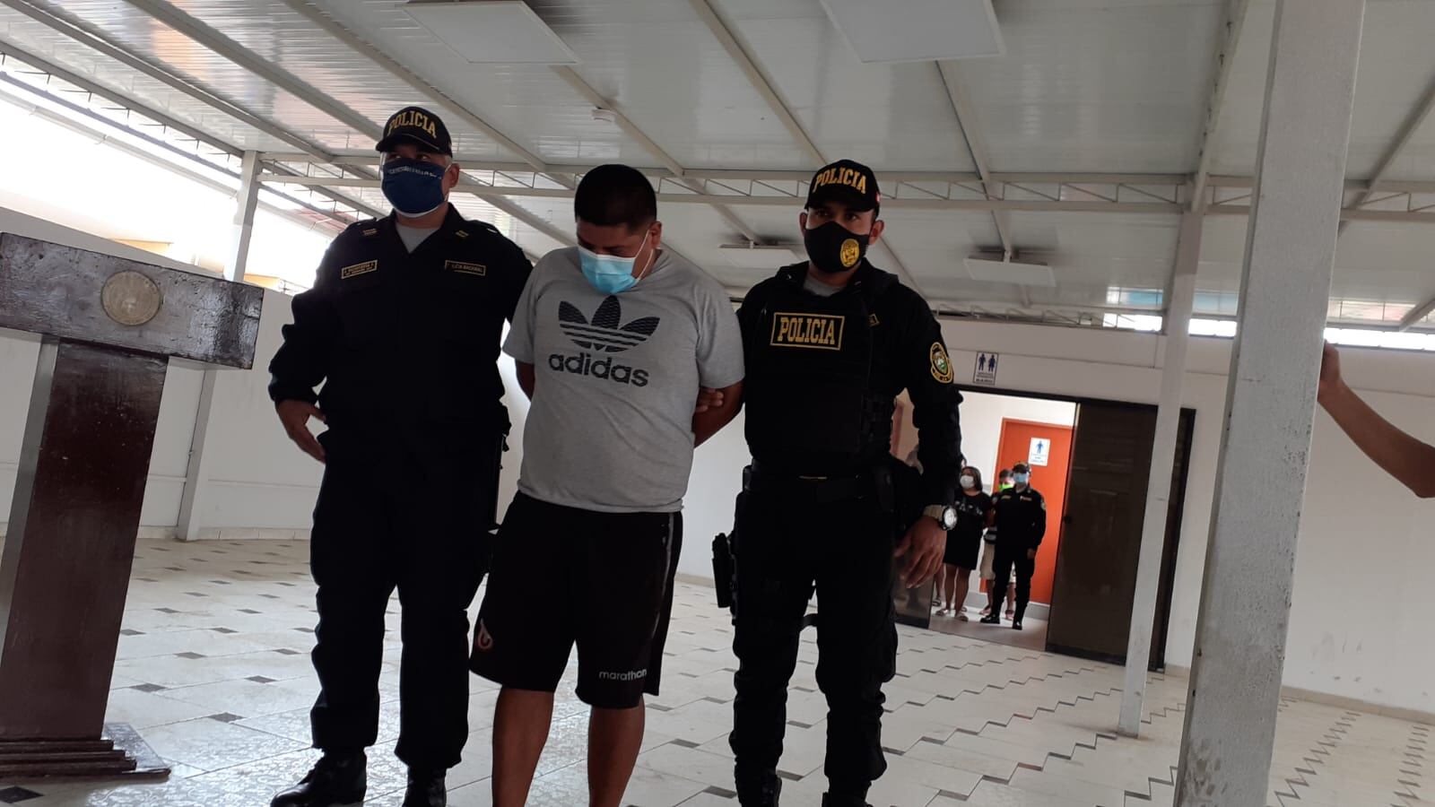 Un clan familiar llamado ‘Los Bravos de Gálvez’, conformada por dos hermanos y el cuñado, quienes se dedicarían a amenazar y extorsionar a comerciantes que trabajan en los alrededores del centro comercial Polvos Azules, fueron capturados.