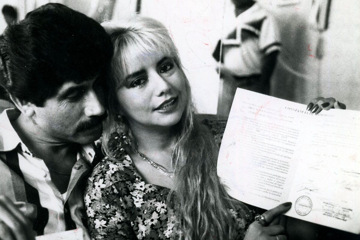 En el 2000, Susy Diaz fue denunciada por recibir dinero para realizar un viaje personal a Arica, a efectos de no asistir a la sesión del Pleno que votaría el visto bueno legislativo sobre el Referéndum en contra de la Ley de Interpretación Auténtica de 1998. En su justificación, la ex vedette aseguró no haber recibido dinero de nadie, ni haber ido en dos oportunidades a la sonada “Salita del SIN”. Luego de la ruptura con Arévalo se enamoró del periodista Martin Valdivia, según Susy Diaz esta fue la relación que más le movió el piso; pero la misma también terminó.