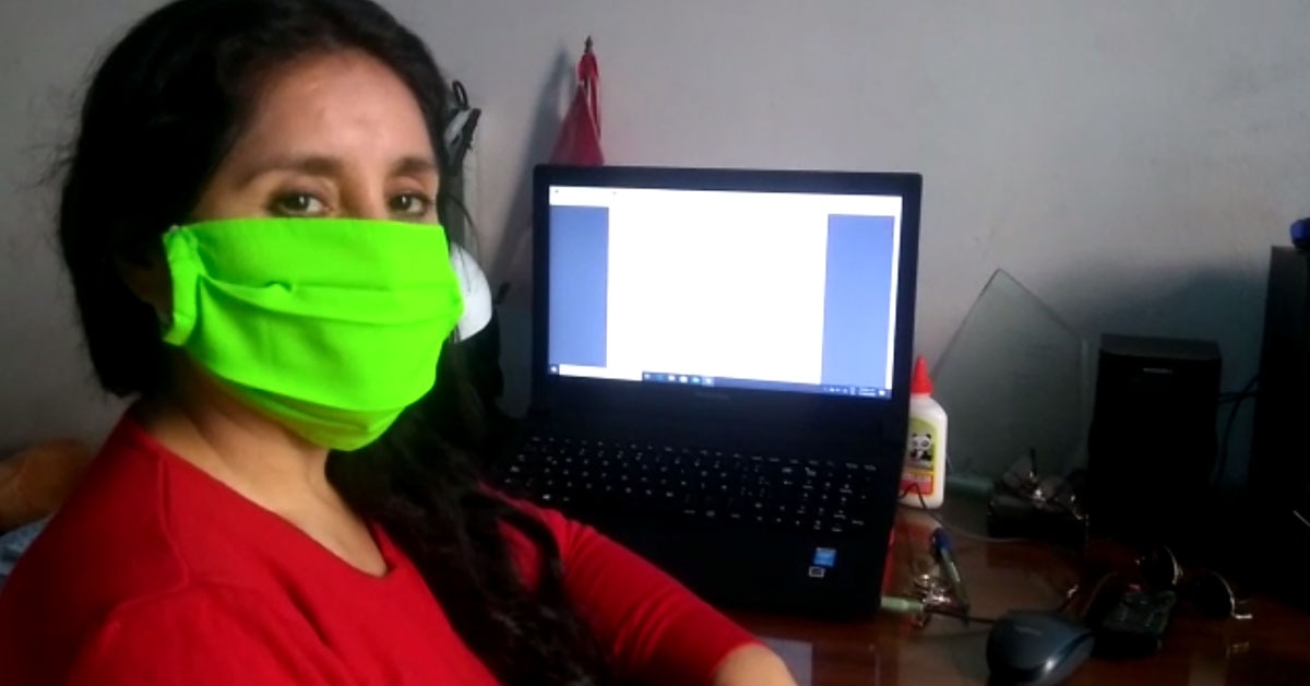 Profesora del colegio recarga con saldo los celulares de sus alumnos para que no pierdan clases virtuales. (EXITOSA)