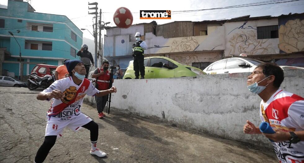 Hermanos Patadita logran muevo récord sin dejar caer el balón. (Trome / Britanie Arroyo)
