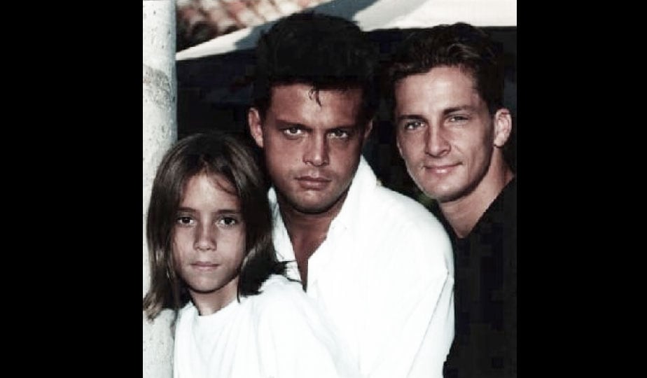 Luis Miguel junto a sus dos hermanos menores, Alejandro Basteri y Sergio Basteri. (Difusión)