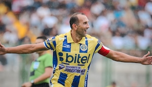 Hernán Barcos debutó con doblete con la camiseta del FC Cajamarca | VIDEO