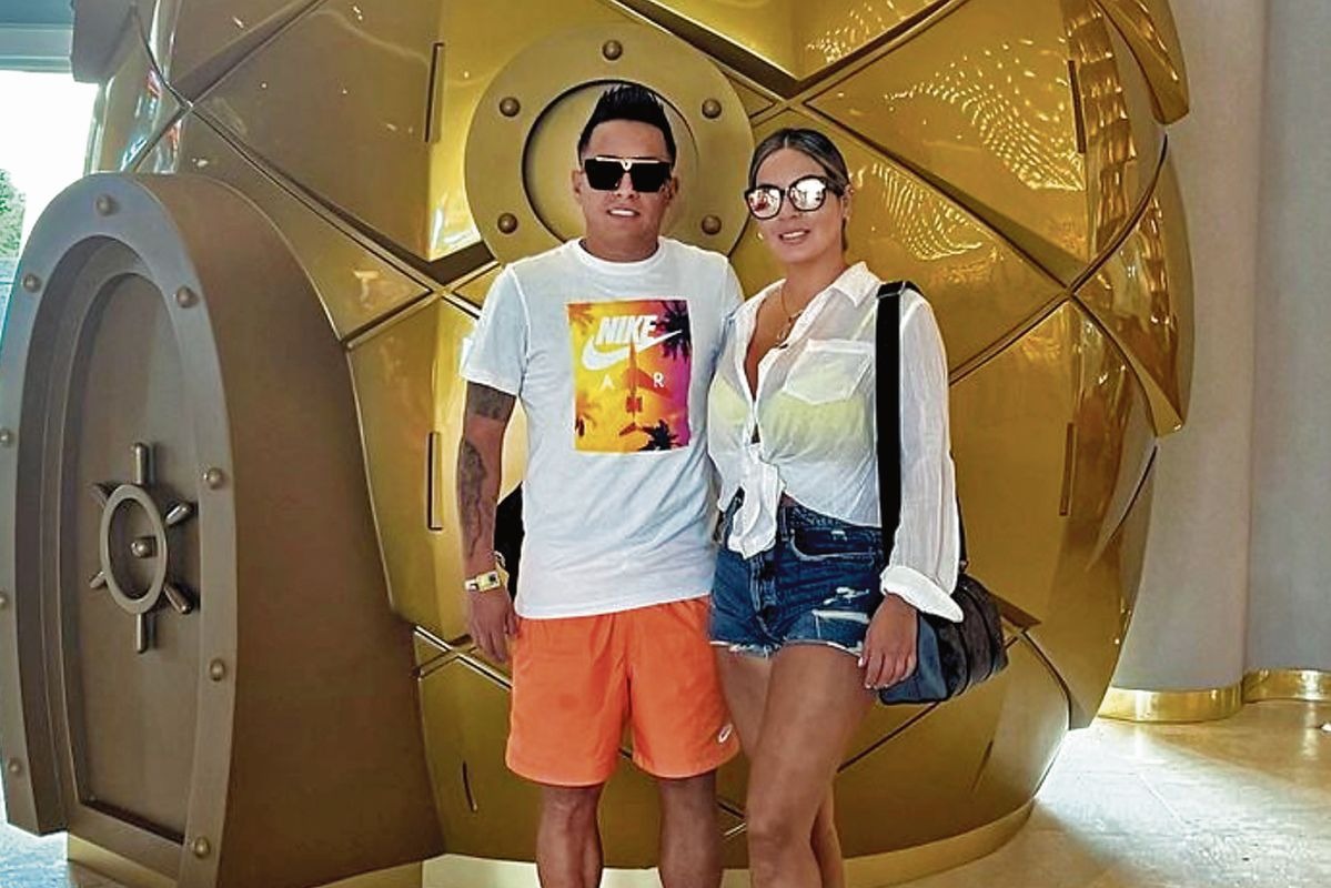 Christian Cueva y su esposa