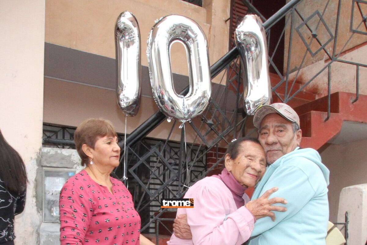 Doña Lidia Platero cumplió 101 años. Encantadora abuelita celebró con su familia y 'Las Mañanitas'. (Entrevista: Isabel Medina / Fotos: Alan Ramírez / Trome)