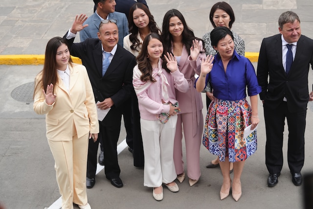 Familia de Keiko Fujimori llega al Congreso para su mensaje a la Nación. Foto: AP /Miguel Paredes