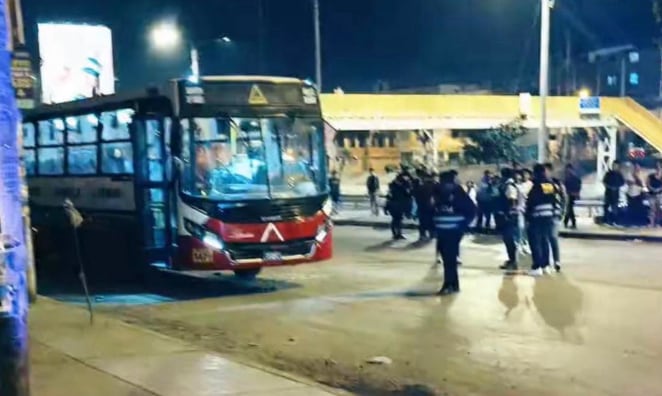 Asesinaron a un chofer de la empresa LIPETSA, mientras se encontraba cubriendo su ruta en el distrito de Villa El Salvador. Foto: captura de video