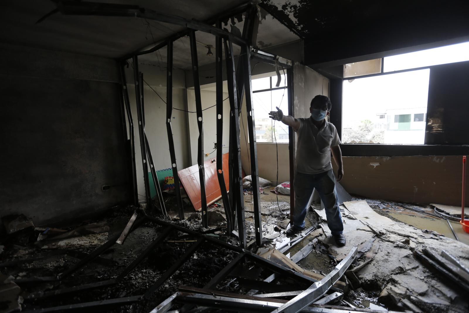 Así terminó el departamento. Todo quemado. | Foto: Violeta Ayasta / Trome / Grupo El Comercio