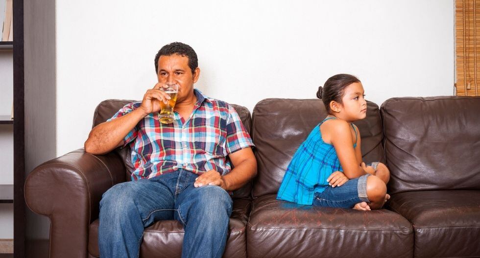 Los niños que tienen este problema en casa no se desarrollan bien emocionalmente, tienen baja autoestima, pierden concentración y memoria.