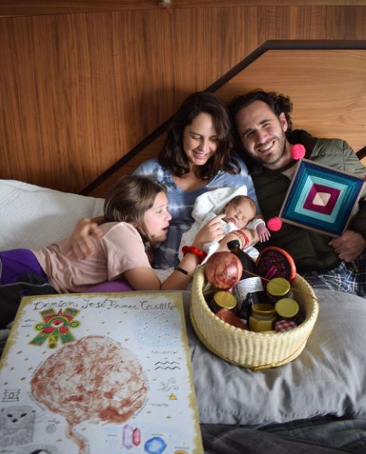 Imagen de la familia completa de Irán Castillo (Foto: @sofdelaluna / Instagram)