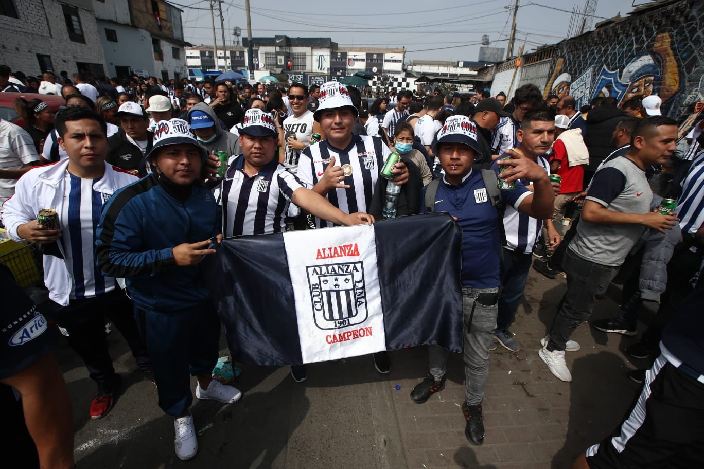 Los hinchas de Alianza 'explotaron' contra los fiesteros (Foto: jorge.cerdan/@photo.gec)