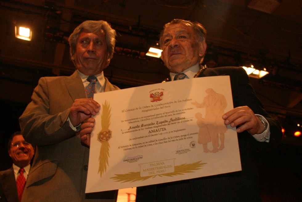 El año 2004, el Gobierno peruano en reconocimiento a su aporte para la educación le otorgó a Everardo Zapata las Palmas Magisteriales en el Grado de Amauta. (Foto GEC Archivo)