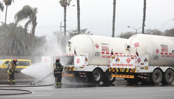 Cierran la Panamericana Sur por fuga de gas en camión cisterna. Video: Canal N.