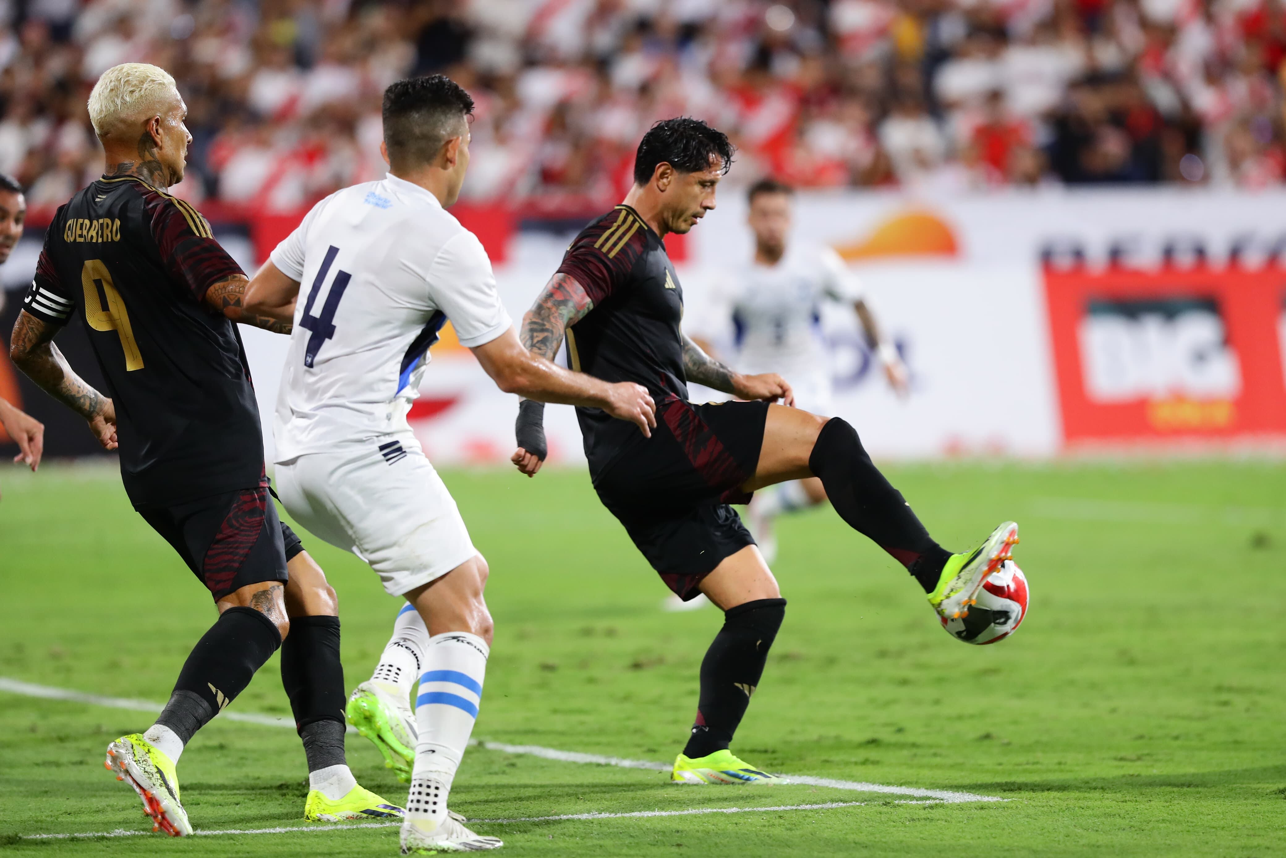 Paolo Guerrero y Gianluca Lapadula jugaron juntos y el resultado no fue el mejor