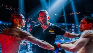 Controvertido final por golpe ilegal en la pelea de Humberto Bandenay en el FFC | VIDEO