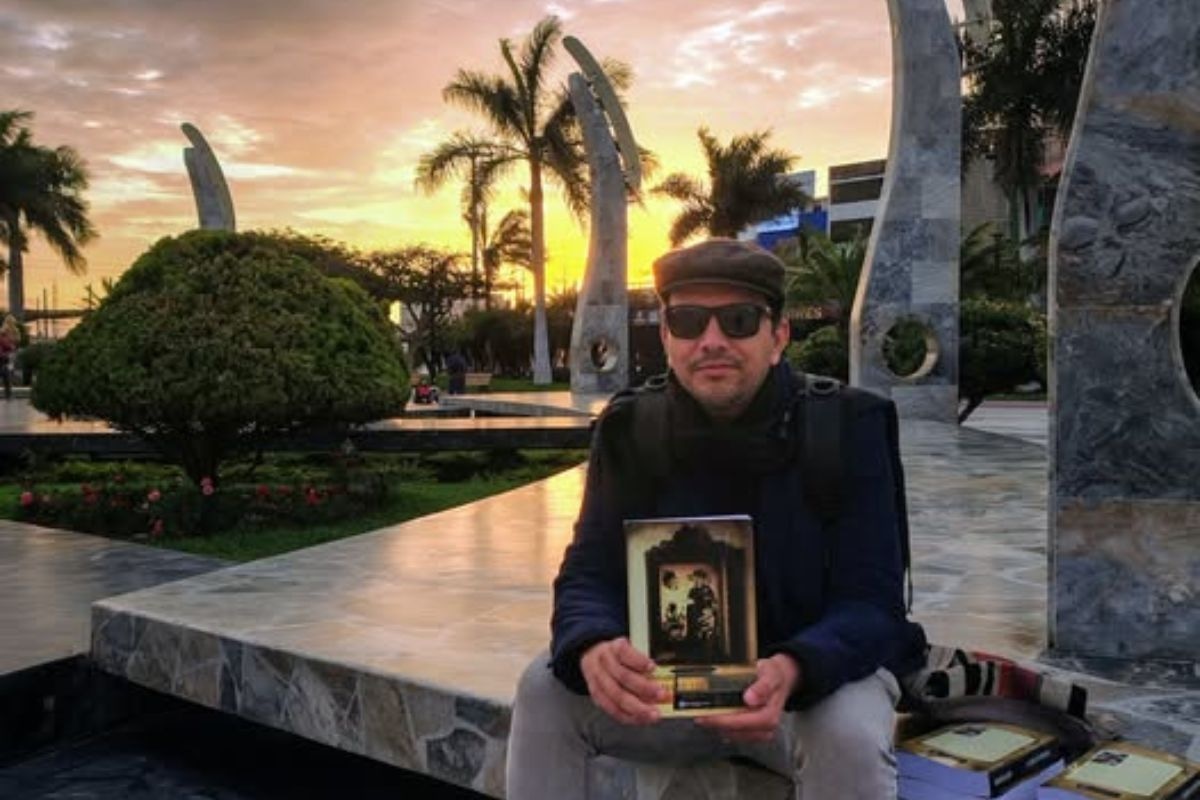 El escritor e historiador Francisco León publica la novela "El alma de los muertos".