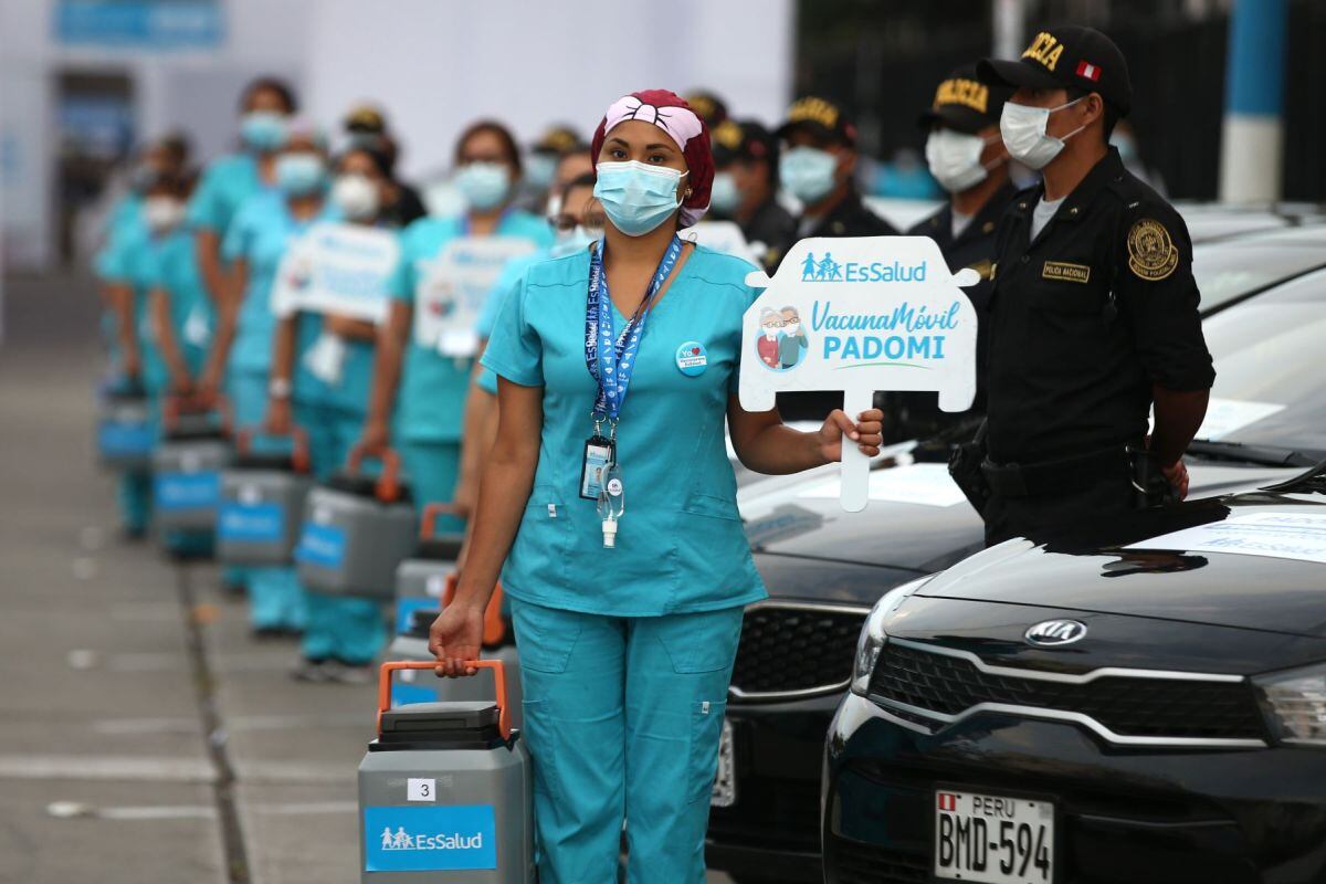 En esta primera etapa de vacunación a los peruanos mayores de 60 años, se habilitó 50 unidades móviles del Programa de Atención Domiciliaria (Foto: Andina)