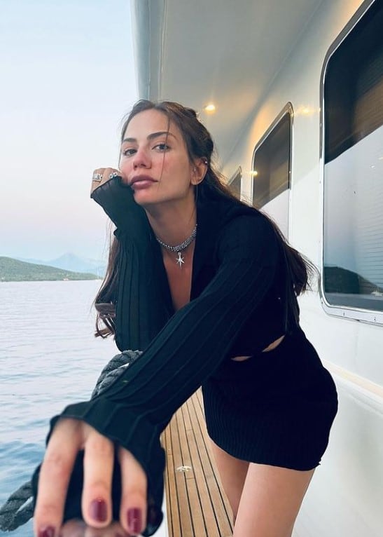 Demet Özdemir disfrutando de sus vacaciones (Foto: Demet Özdemir/Instragram)