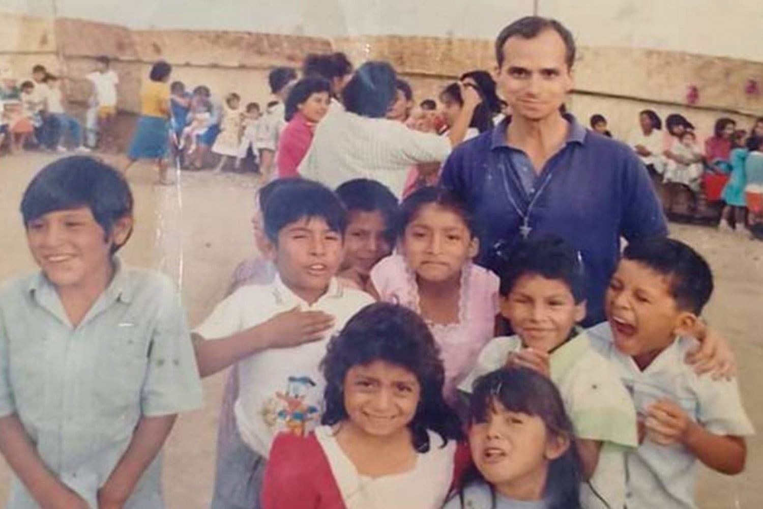 El Papa vivió en Chiclayo durante más de una década y supo mantener una de sus pasiones entre su labor pastoral: el tenis. (Foto: Andina)