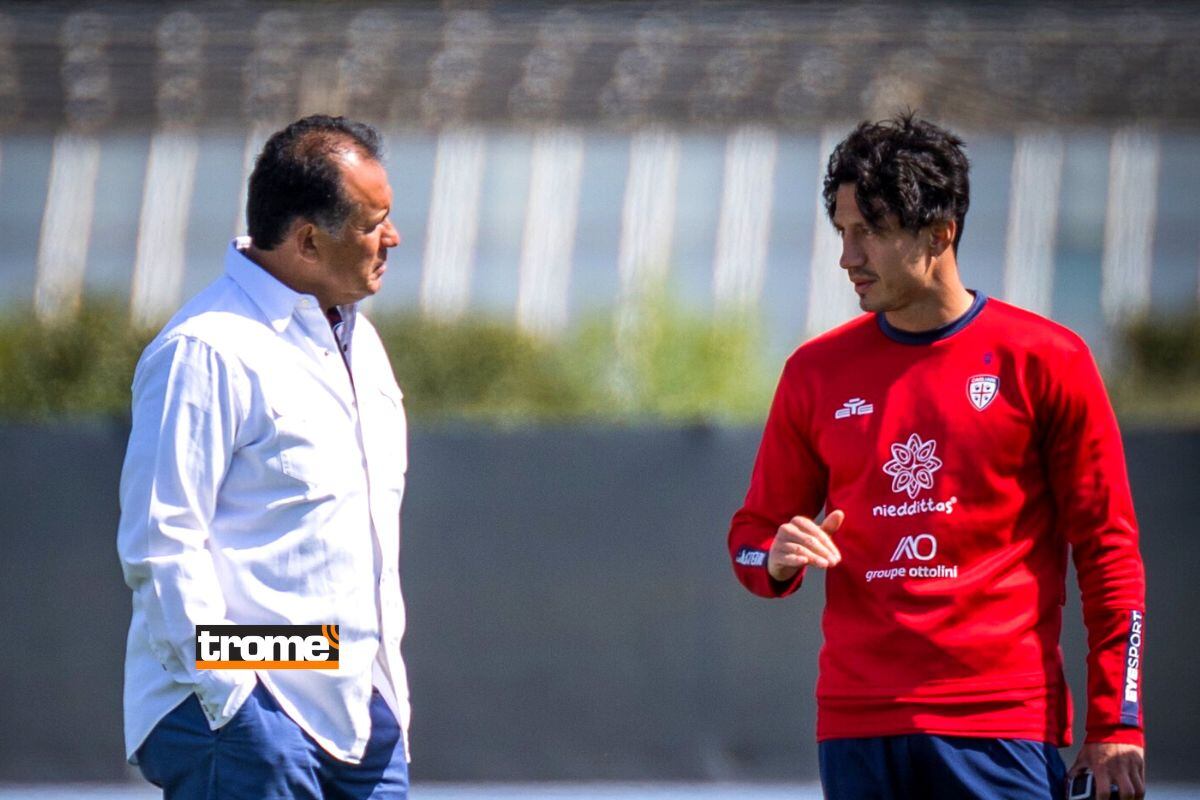Gianluca Lapadula charla con DT de la selección peruana (@cagliaricalcio)