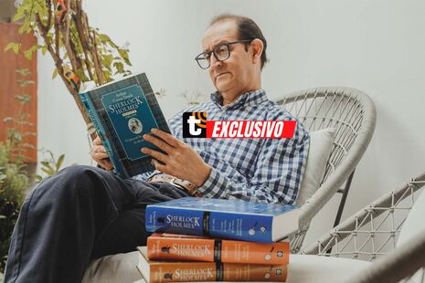 El librero de TikTok que conquista con sus frases y lecturas