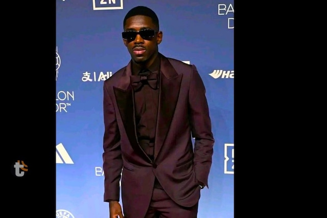 Ousmane Dembélé con traje de color bordó, solapas anchas y satinadas (Foto: @francefootball)