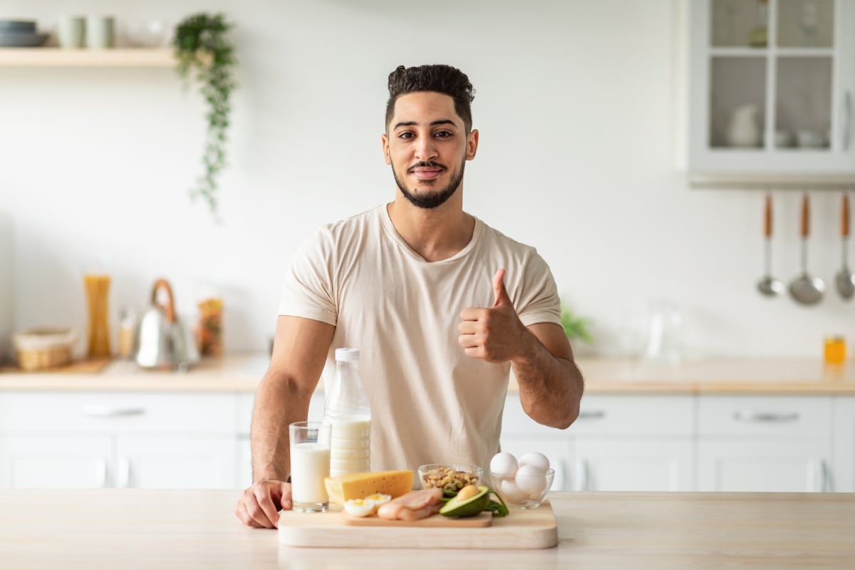 Priorizar alimentos ricos en proteína te ayudará a evitar pérdida de masa muscular. Foto: Istock.