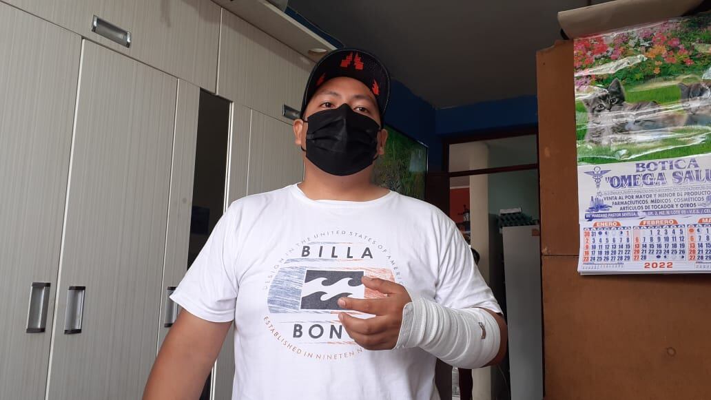 El mototaxista Christopher Fajardo Rojas (35) y su vecina Carmela Rodríguez Piñas (64), resultaron heridos. (fotos: Mónica Rochabrum/Trome)